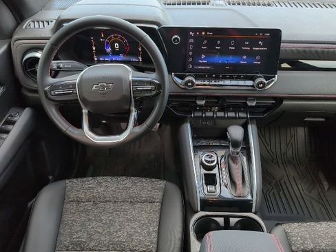 Used 2023 Chevrolet Colorado Z71 w/ Z71 Convenience Package 2 AWD/4WD image 4