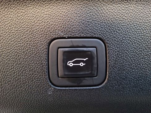 Used 2025 Cadillac Escalade Premium Luxury image 29