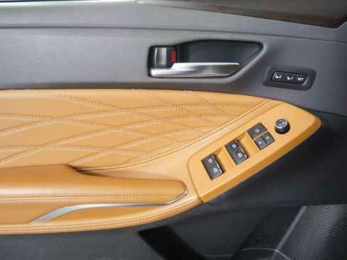 Used 2019 Toyota Avalon Limited image 10