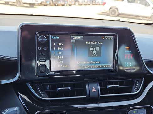 Used 2018 Toyota C-HR XLE image 17