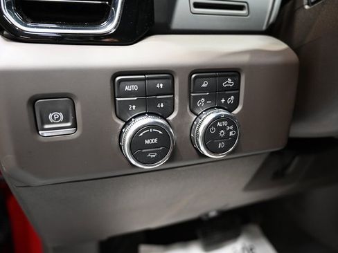 Used 2024 GMC Sierra 3500 Denali image 28