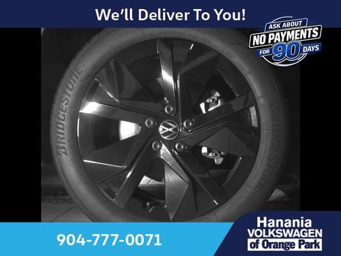 Used 2025 Volkswagen Taos SE FWD image 24