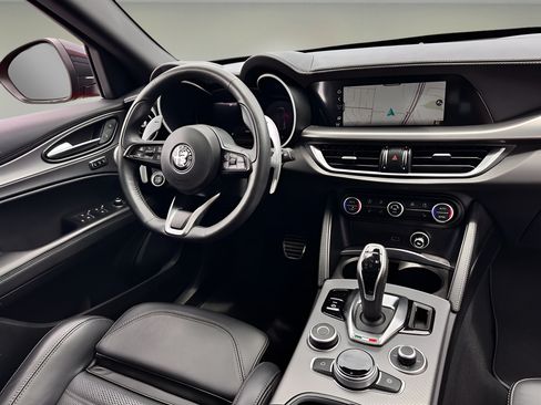 Used 2025 Alfa Romeo Stelvio Sprint AWD/4WD image 7