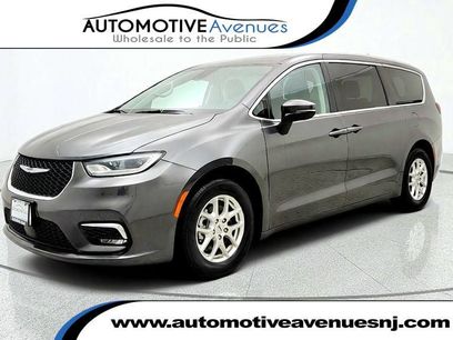 Used 2023 Chrysler Pacifica Touring-L