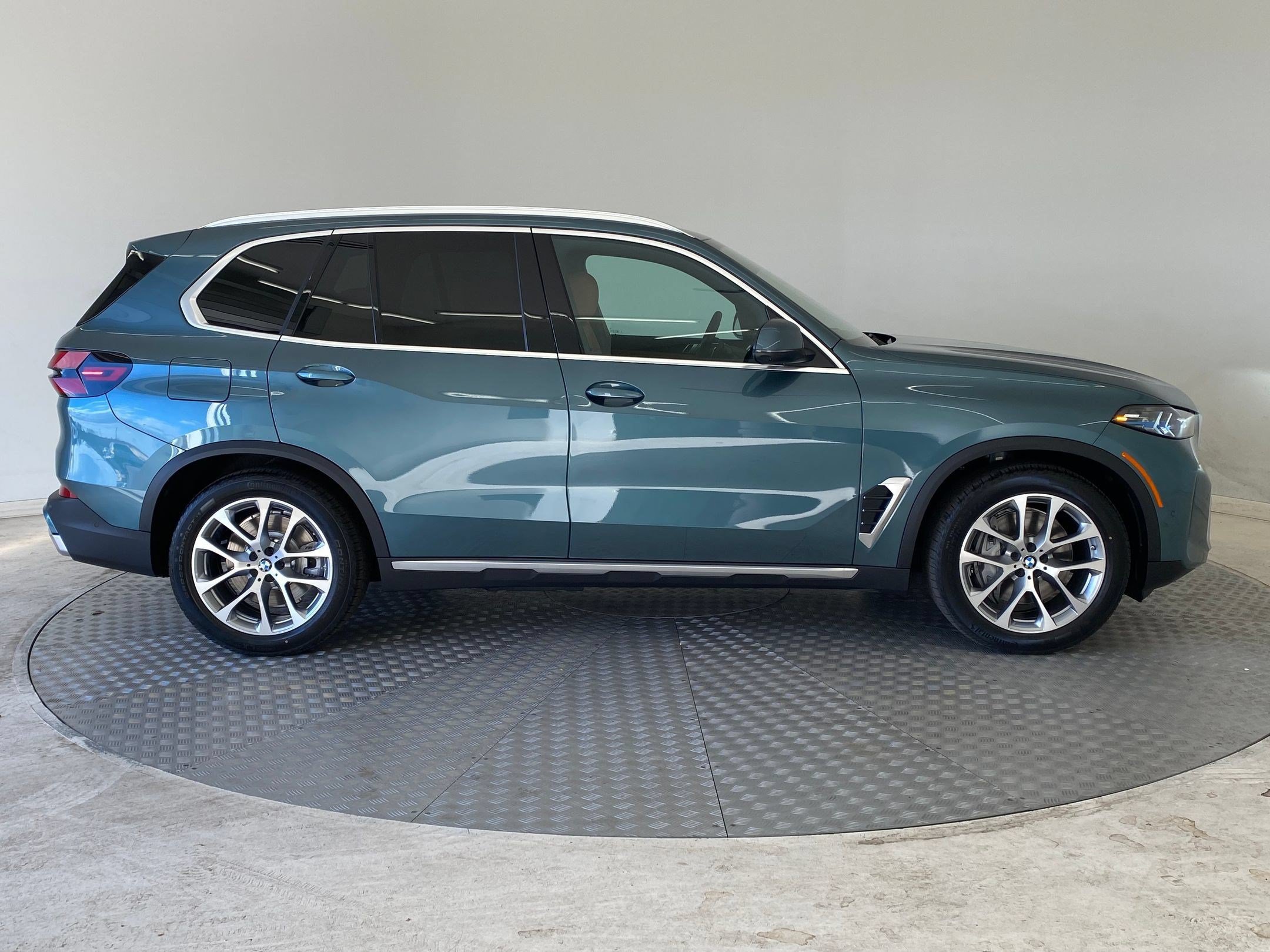 Used 2026 BMW X5 xDrive50e w/ Premium Package AWD/4WD image 7