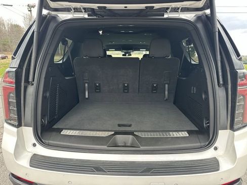 Used 2025 Chevrolet Suburban Z71 image 22