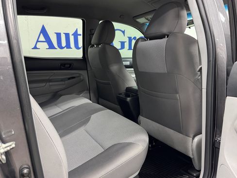 Used 2015 Toyota Tacoma 4x4 Double Cab w/ TRD Off-Road Package image 25