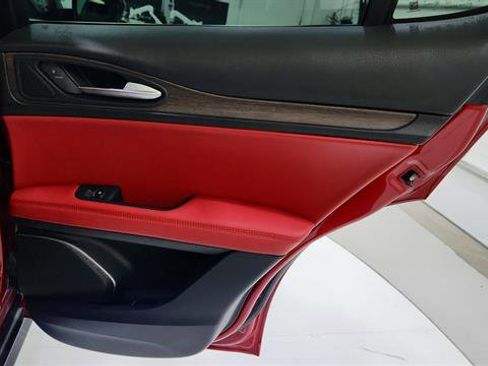 Used 2018 Alfa Romeo Stelvio Ti image 28