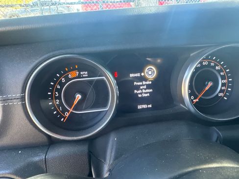 Used 2022 Jeep Wrangler Unlimited Sahara w/ LED Lighting Group AWD/4WD image 2