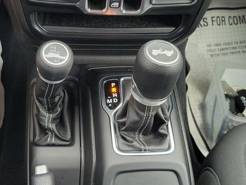 Used 2021 Jeep Wrangler Unlimited Sahara AWD/4WD image 25
