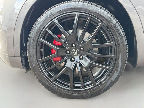 Certified 2022 Maserati Levante GT image 40