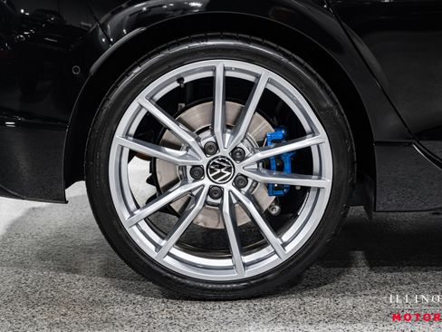 Used 2024 Volkswagen Golf R image 12