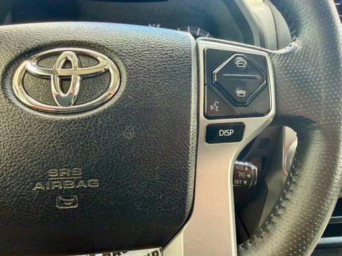 Used 2018 Toyota 4Runner SR5 AWD/4WD image 38