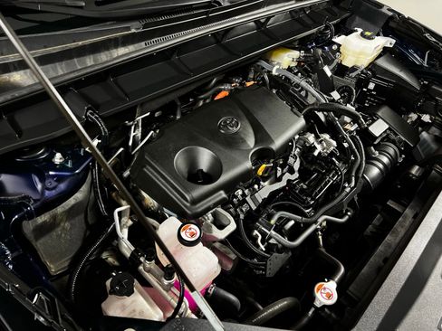 Used 2023 Toyota Highlander XLE image 10