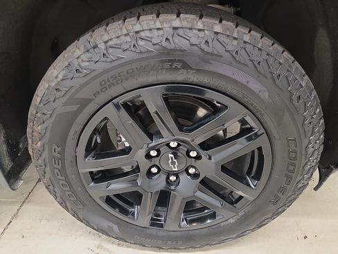 Used 2023 Chevrolet Silverado 1500 Custom w/ LPO, Dark Essentials Package AWD/4WD image 4