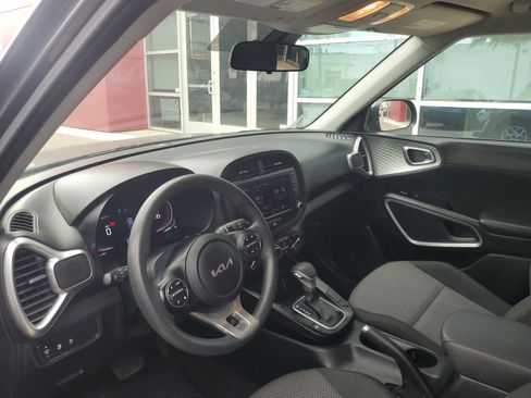 Used 2024 Kia Soul LX w/ Option Group 015 FWD image 2