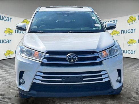 Used 2019 Toyota Highlander XLE AWD/4WD image 2