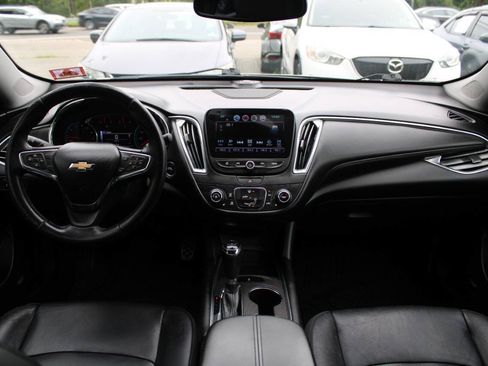 Used 2017 Chevrolet Malibu LT w/ Leather Package FWD image 32