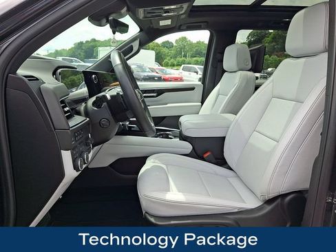 Used 2025 Chevrolet Tahoe Premier AWD/4WD image 2