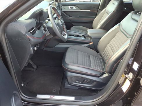 Used 2025 Ford Explorer ST-Line image 4