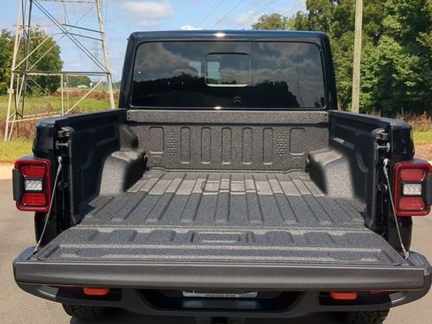 New 2025 Jeep Gladiator Mojave w/ Convenience Group image 23