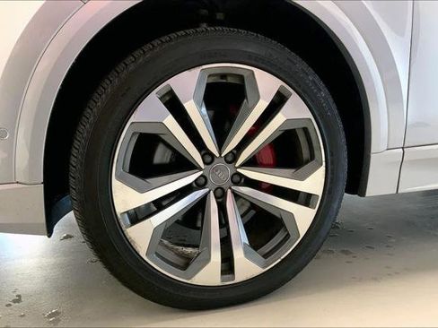 Used 2019 Audi Q8 Prestige AWD/4WD image 8