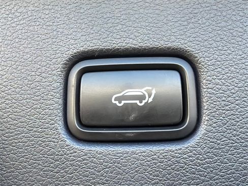 Used 2021 Hyundai Palisade Limited image 19