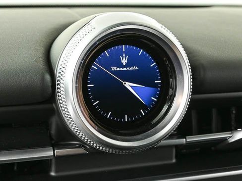 New 2025 Maserati Grecale Folgore image 17