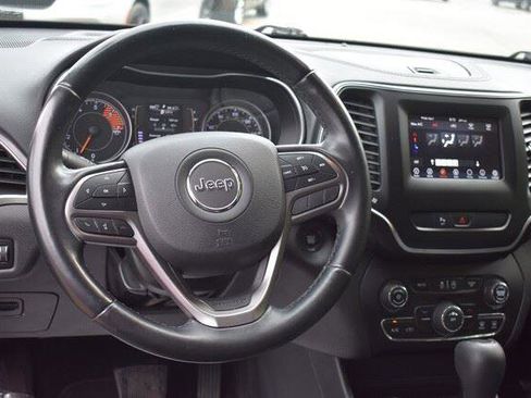 Used 2019 Jeep Cherokee Latitude Plus AWD/4WD image 22