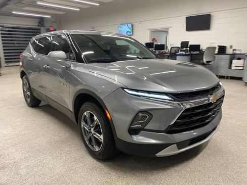 Used 2025 Chevrolet Blazer LT FWD image 3