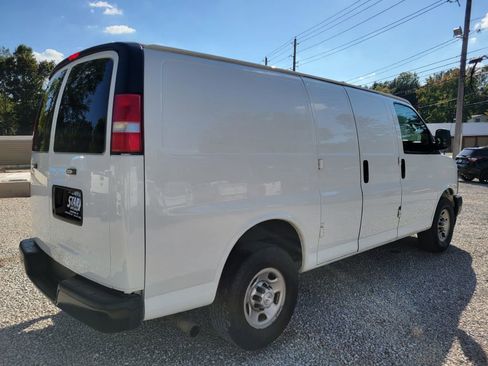 Used 2017 Chevrolet Express 2500 image 3
