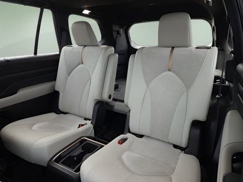 Used 2024 Toyota Grand Highlander AWD Hybrid image 13