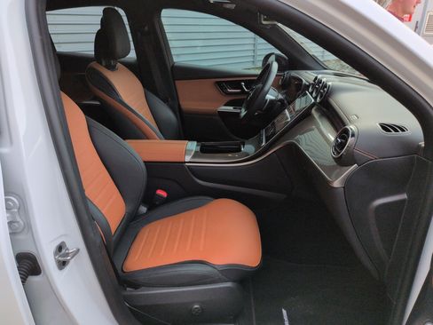 Used 2024 Mercedes-Benz GLC 300 4MATIC image 31