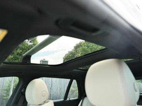 Used 2017 Mercedes-Benz E 400 4MATIC Wagon image 19
