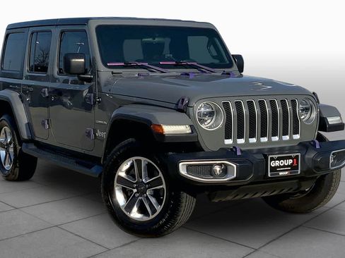 Used 2018 Jeep Wrangler Unlimited Sahara w/ LED Lighting Group AWD/4WD image 3