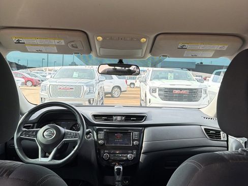 Used 2018 Nissan Rogue SV image 38