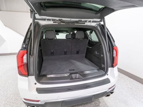 Used 2025 GMC Yukon XL Denali image 35