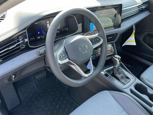 Used 2025 Volkswagen Jetta SE FWD image 16