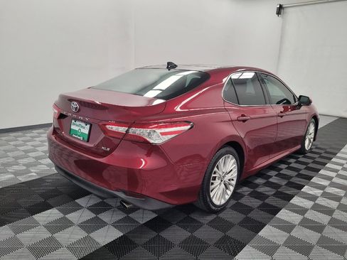 Used 2020 Toyota Camry XLE FWD image 9