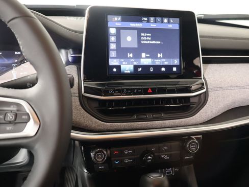 Used 2025 Jeep Compass Latitude image 5