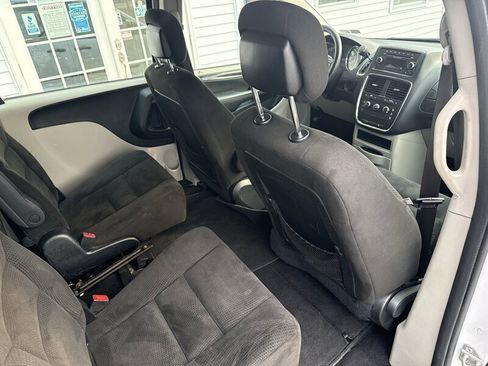 Used 2015 Dodge Grand Caravan American Value Package image 22