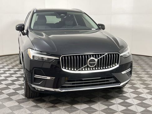 Used 2023 Volvo XC60 B5 Plus w/ Protection Package Premier image 4