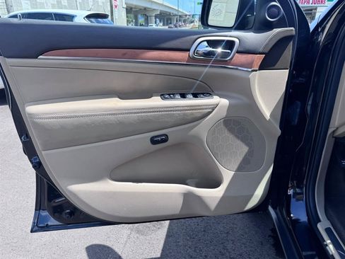 Used 2013 Jeep Grand Cherokee Overland RWD image 26
