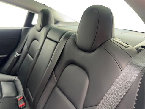 Used 2021 Tesla Model 3 Standard Range Plus image 33