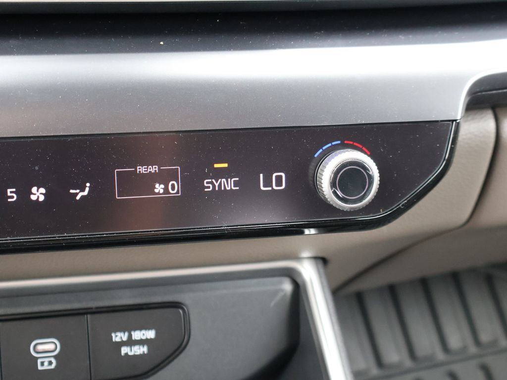 New 2025 Kia Carnival FWD image 27