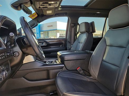 Used 2023 Chevrolet Suburban Premier image 19