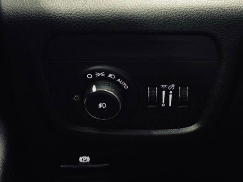 Used 2022 Jeep Grand Cherokee Overland AWD/4WD image 32