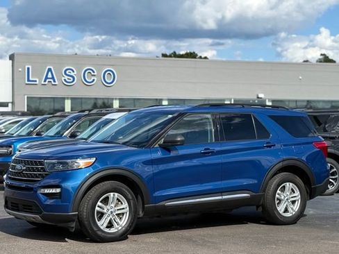 Certified 2023 Ford Explorer XLT w/ Equipment Group 202A AWD/4WD image 1