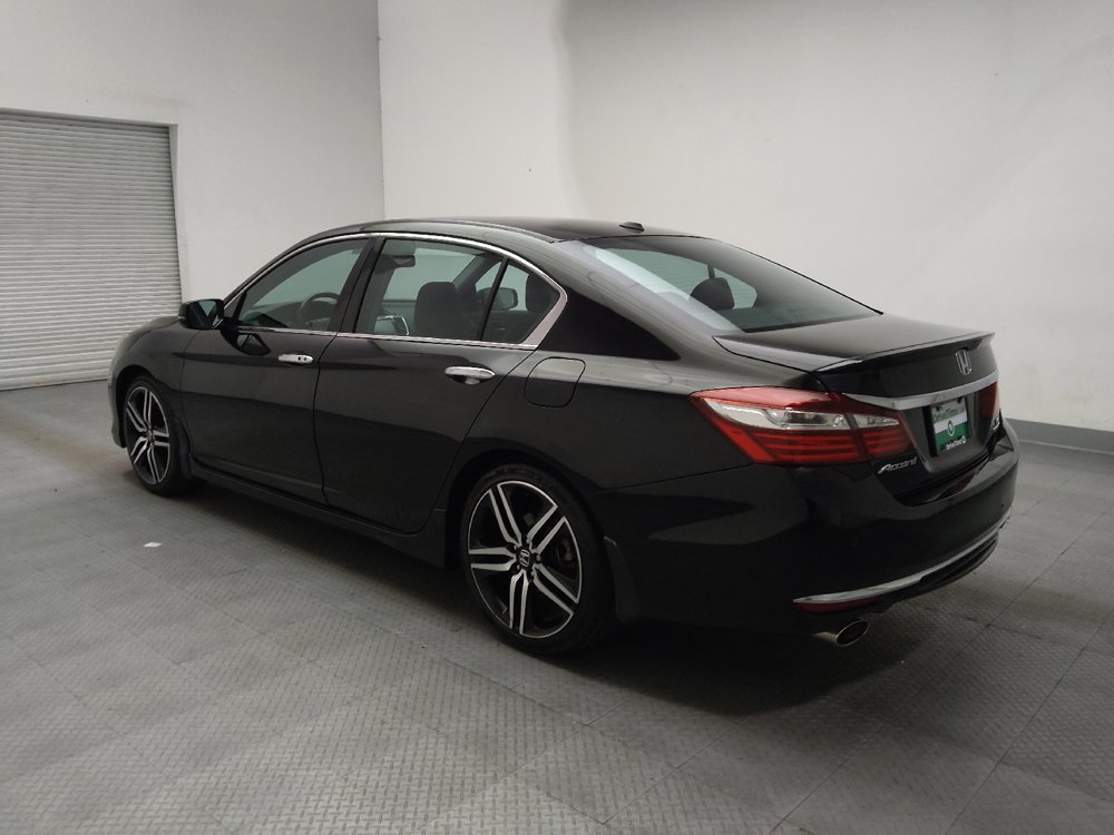 Used 2017 Honda Accord Touring image 3