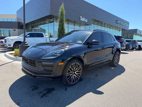 Used 2024 Porsche Macan AWD/4WD image 1